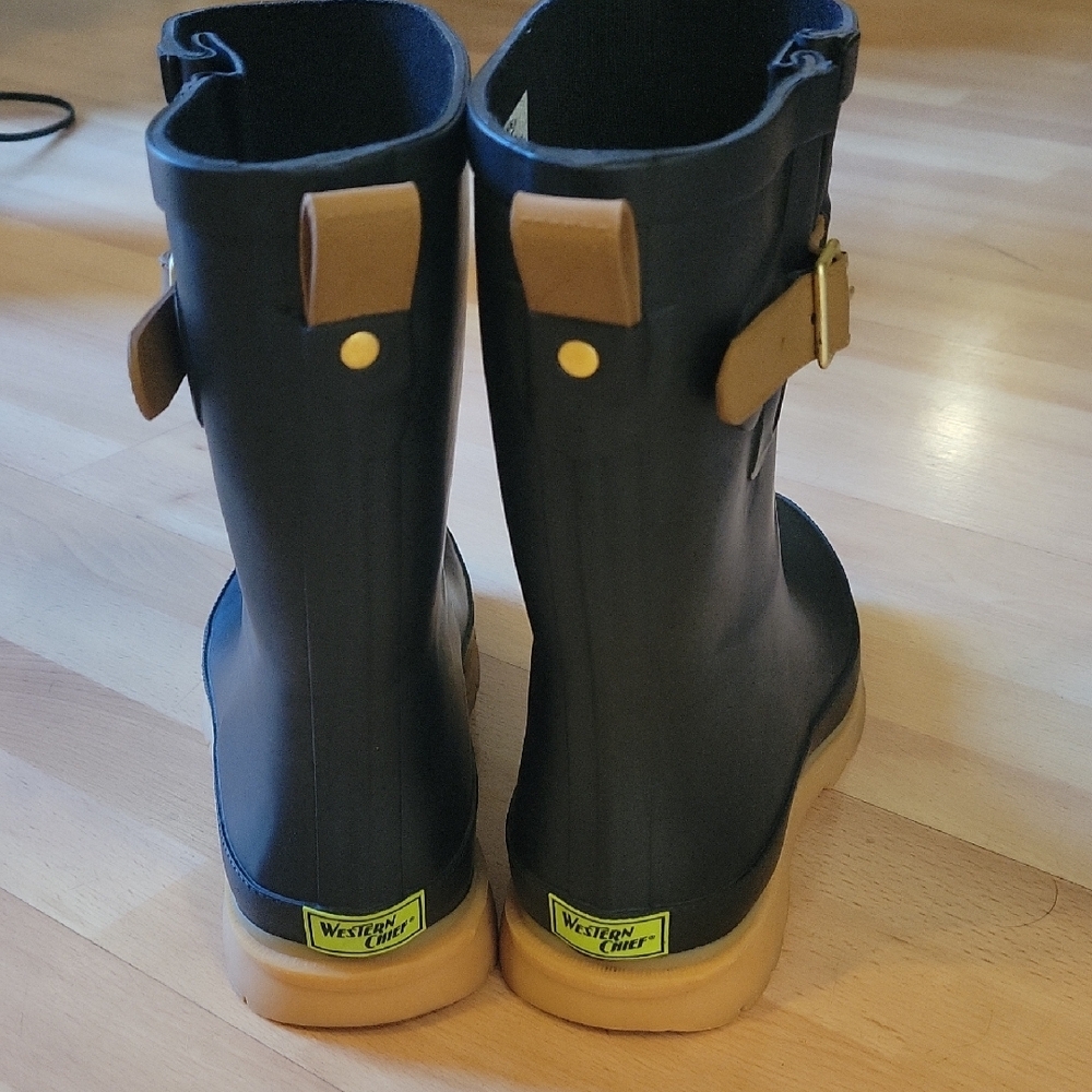Western Chief Black Winter Boots - Picture 4 of 5